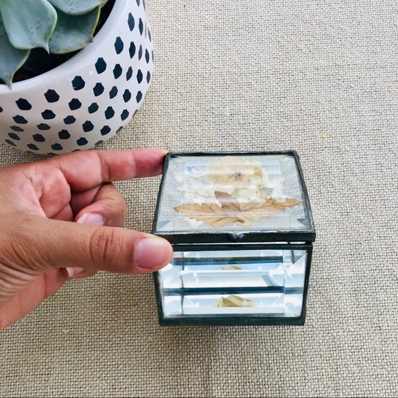 🎈Sold🌿 Vintage Pressed Flower Prism Mirror Box - Picture 2 of 7